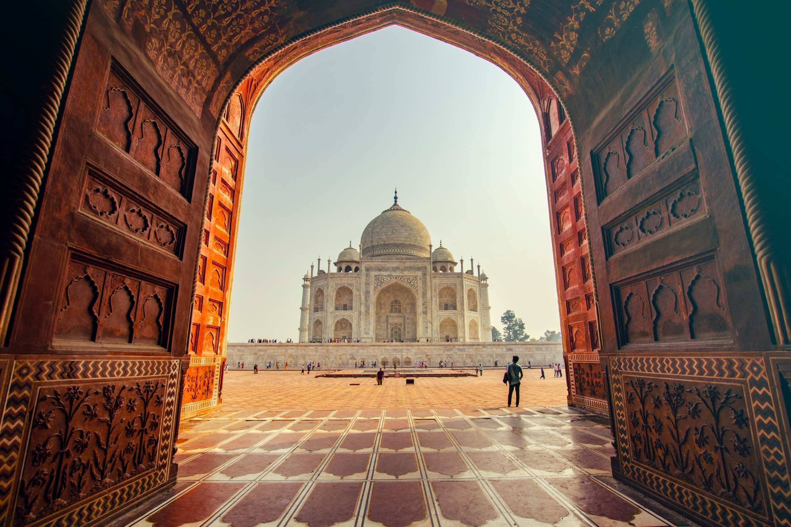 Taj_through_the_doors.jpg